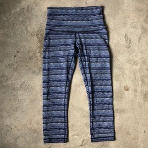 Lululemon size 6 align crop 21” in blue pattern